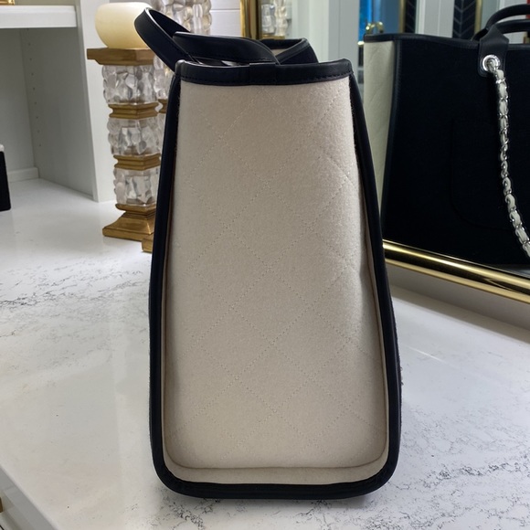 Never used CHANEL large wool felt shopping tote in black and white. - Picture 6 of 14